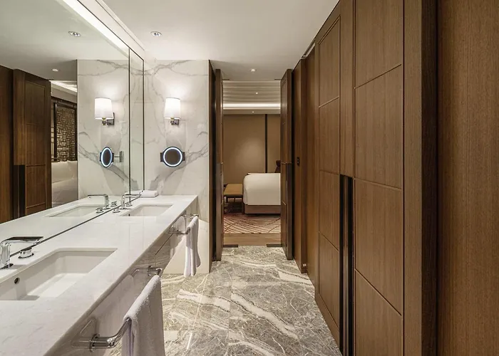 Hotel The Ambassador - A Pullman 5*